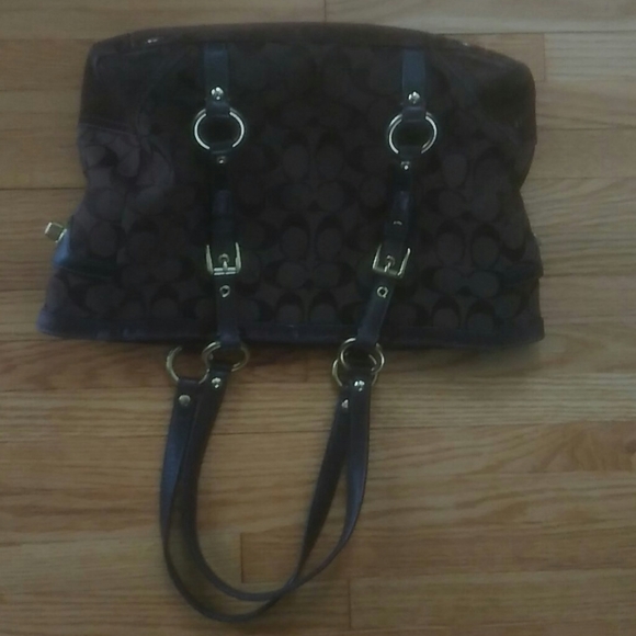 Coach F080-10384 Signature Shoulder Bag - Picture 3 of 6
